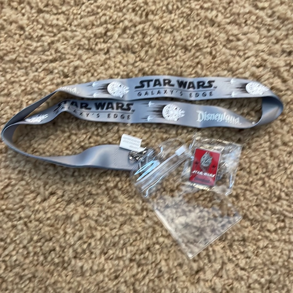 Disney Star Wars Galaxy’s Edge Lanyard with limited edition pin